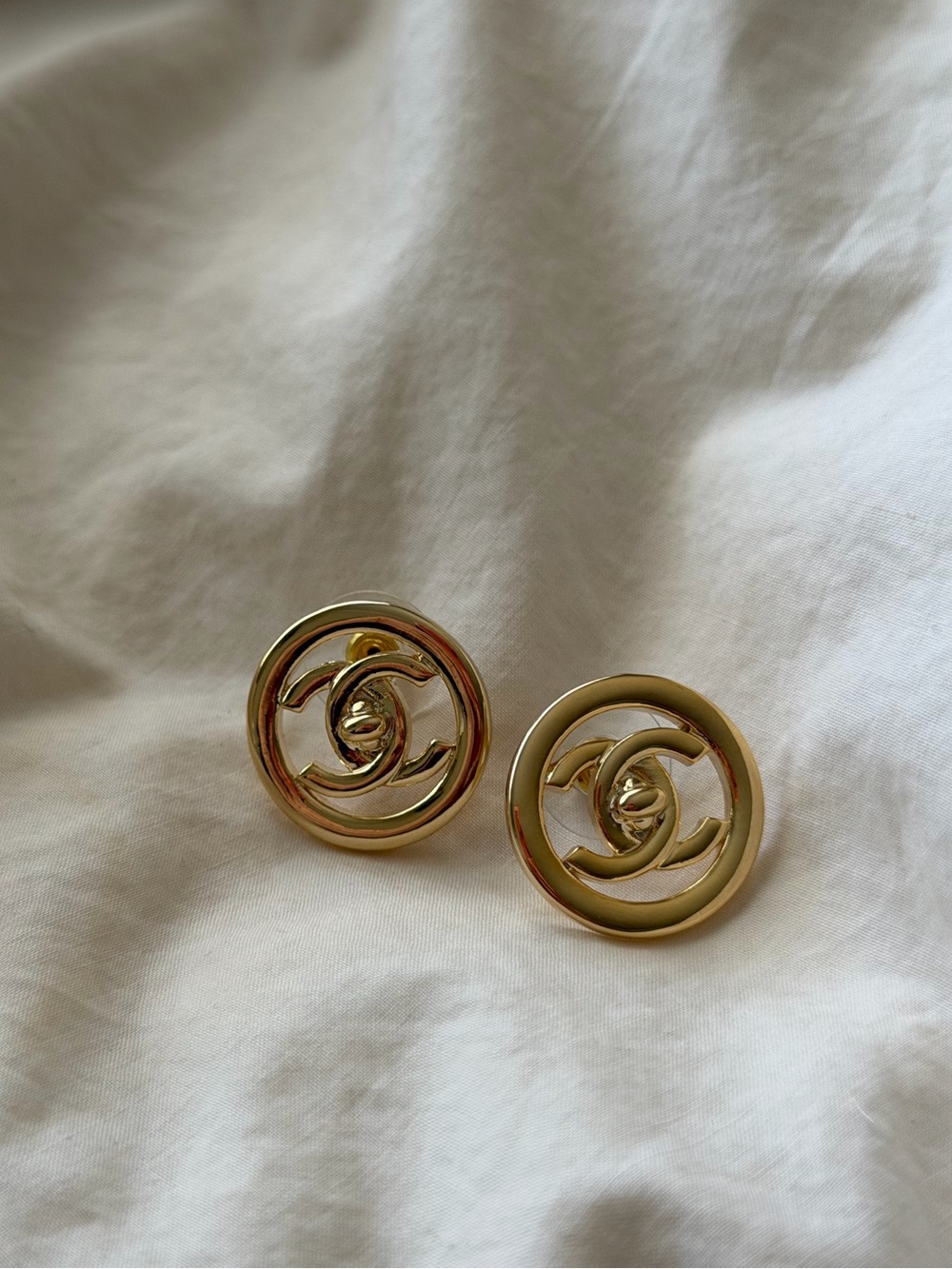 CHANEL Gold Interlocking Circle Statement Earrings - Picture 12 of 15